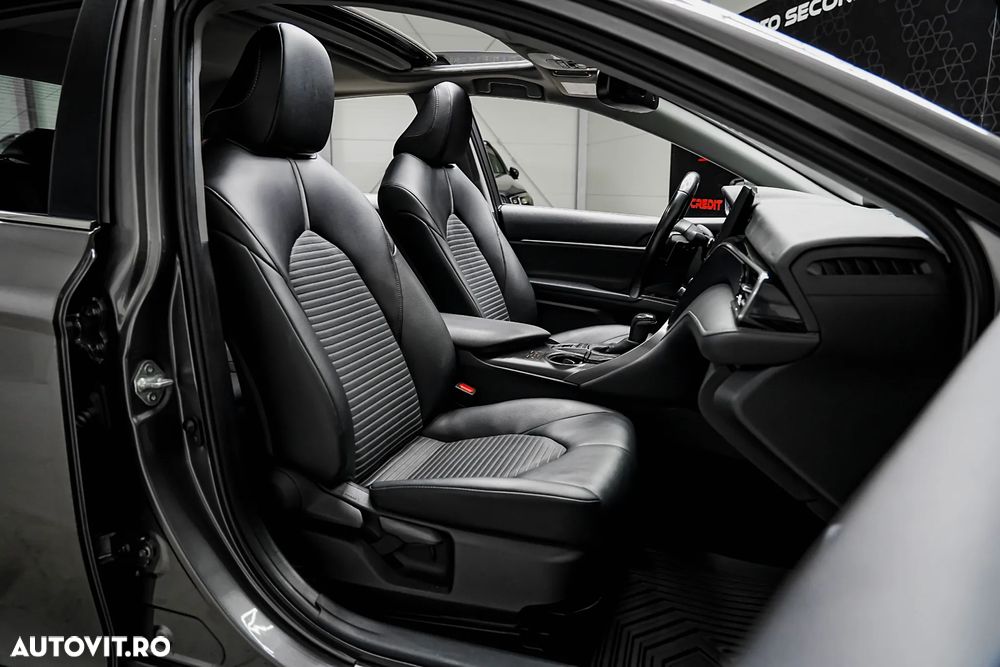 Toyota Camry Luxury - 4