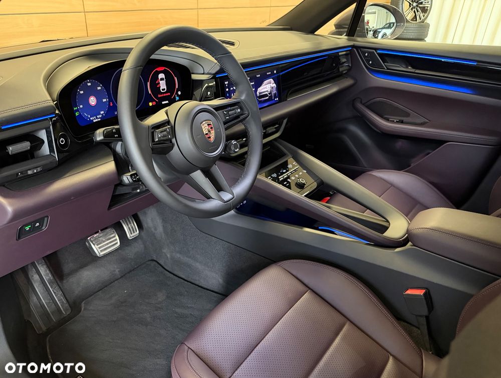 Porsche Macan - 24