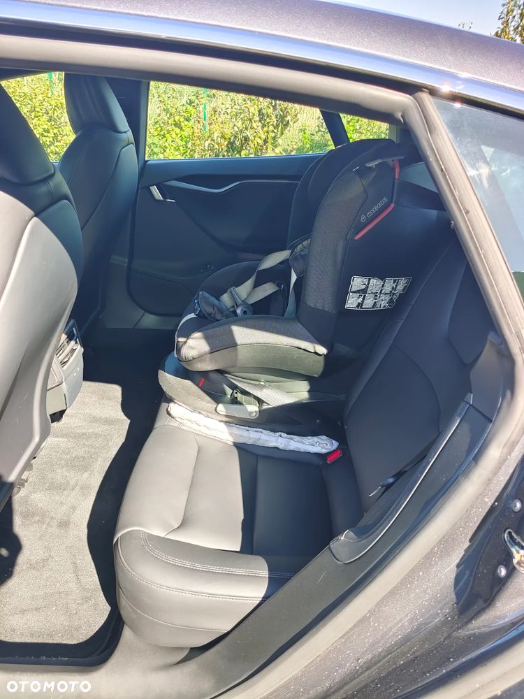 Tesla Model S - 14