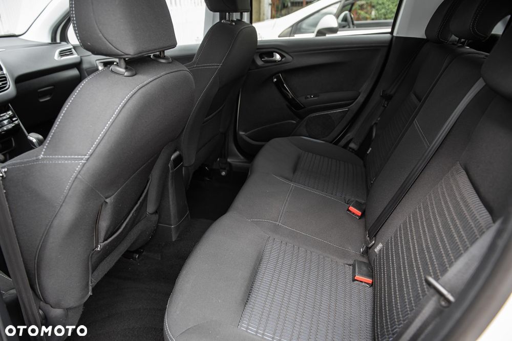 Peugeot 208 120 VTI Intuitive - 25