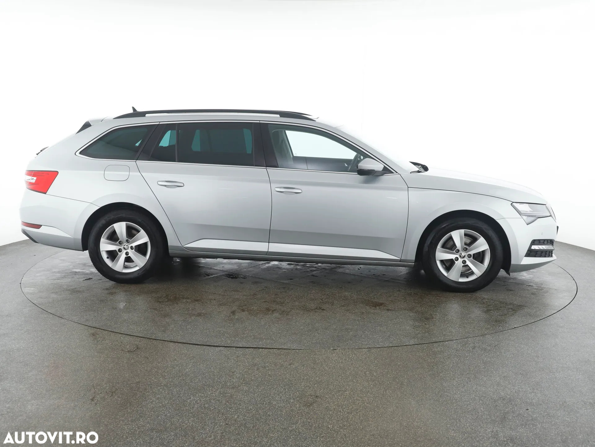 Skoda Superb Combi 2.0 TDI DSG Ambition - 4