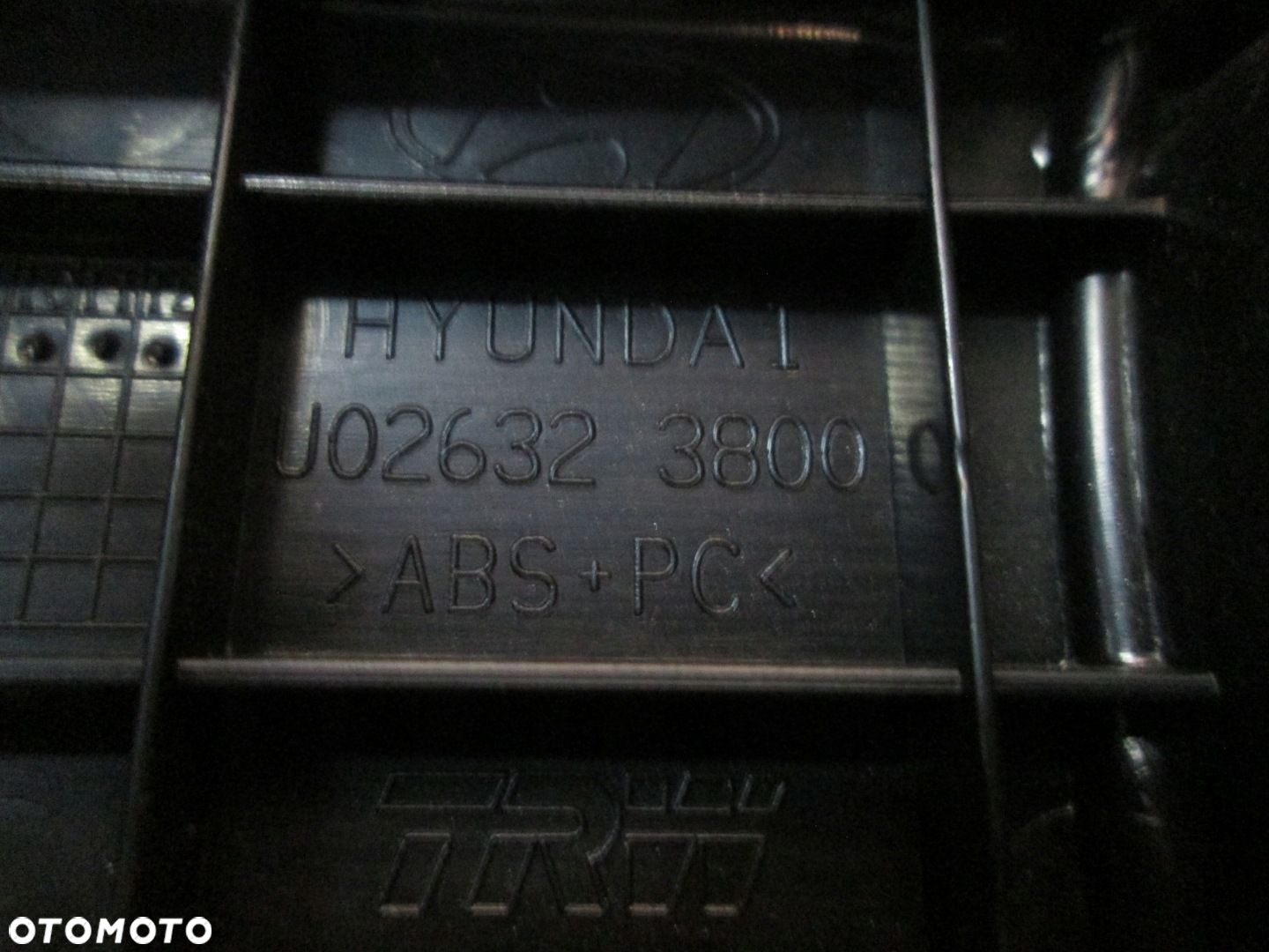 RAMKA ŚRODKOWA KRATKI NAWIEWU HYUNDAI TUCSON I 04- - 5