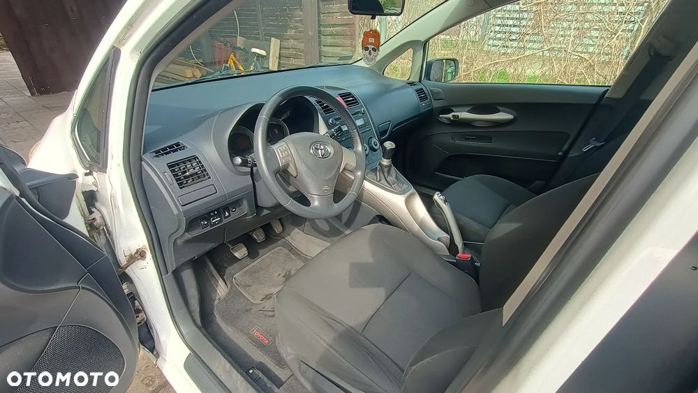Toyota Auris 1.4 D-4D Terra - 14