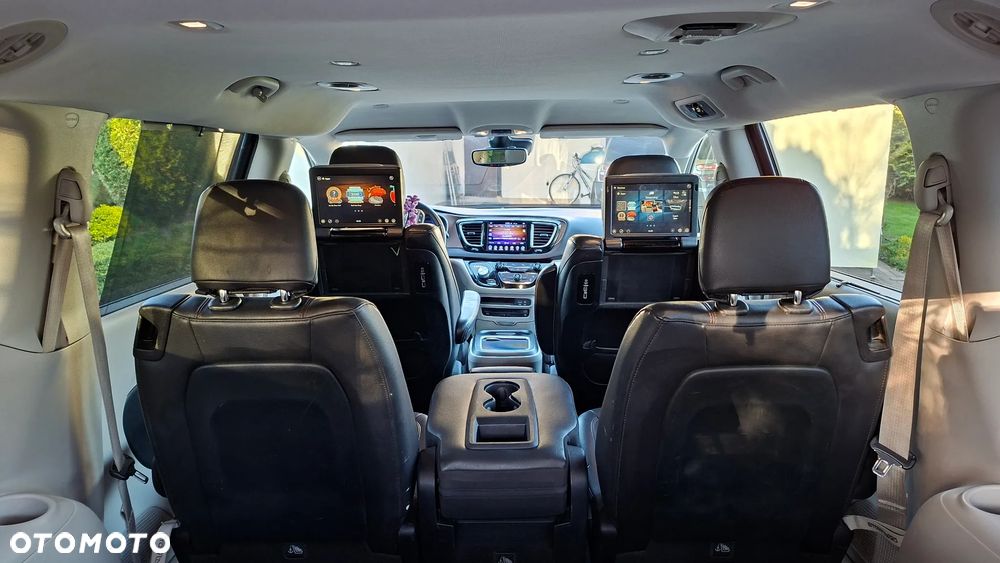 Chrysler Pacifica - 16