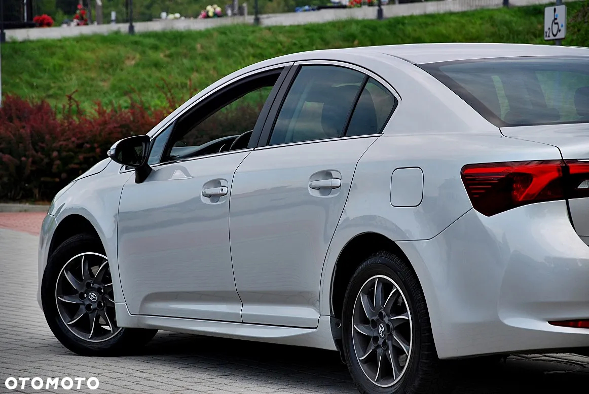 Toyota Avensis 1.8 Active - 6