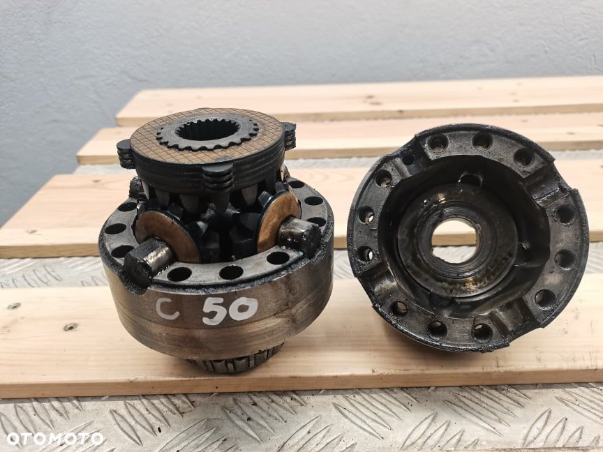 Mechanizm różnicowy CAT TH 210 {Carraro} - 1