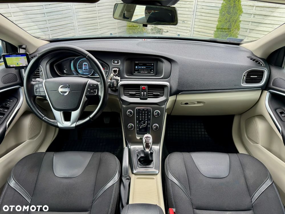 Volvo V40 D2 Momentum - 9