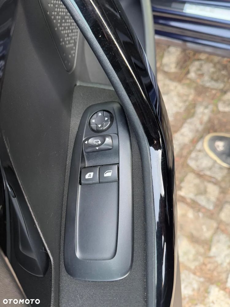 Peugeot 208 1.2 PureTech Style - 12