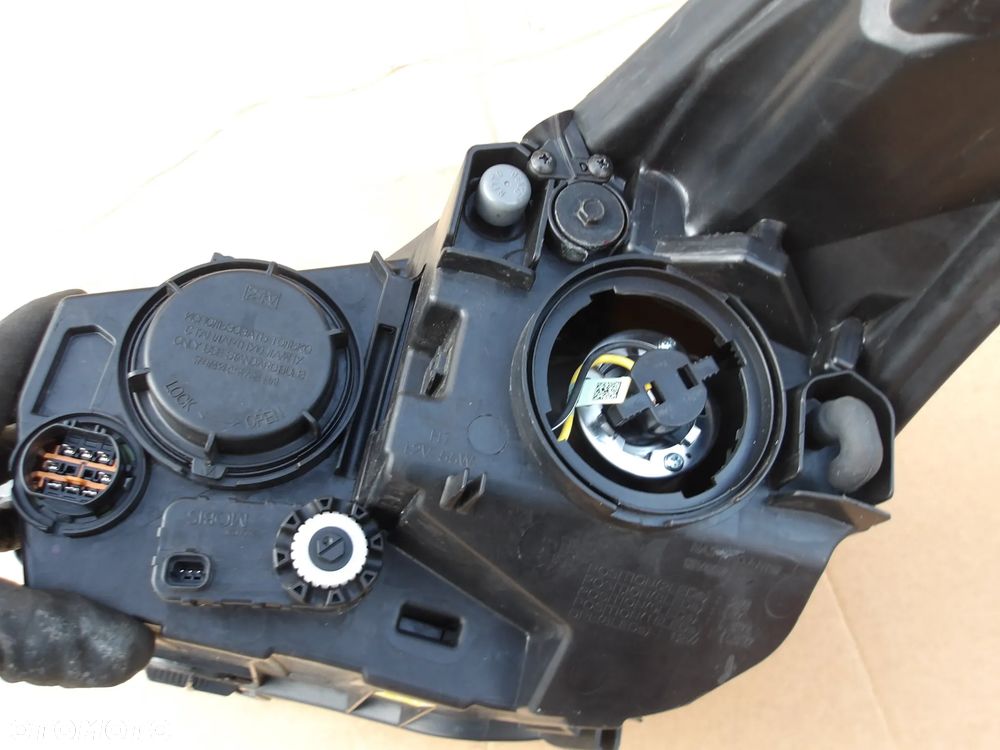 LAMPA PRAWY PRZOD SOCZEWKA LED HYUNDAI VELOSTER 92102-2V160 - 12