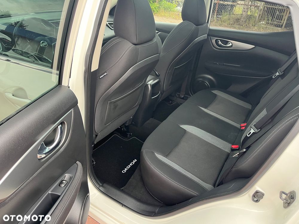 Nissan Qashqai 1.2 DIG-T N-Connecta EU6 - 17