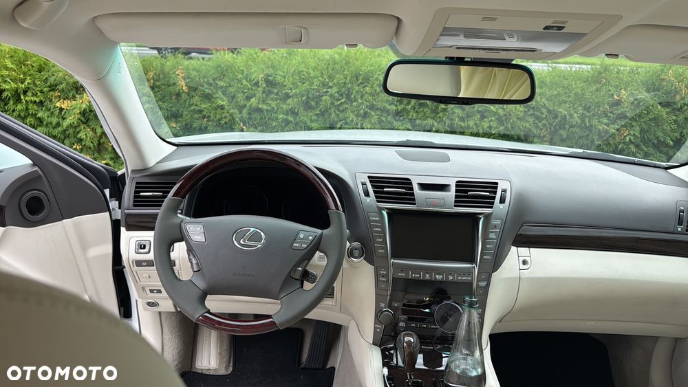 Lexus LS 460 Elite - 15
