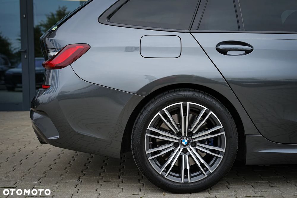 BMW Seria 3 330i M Sport sport - 16