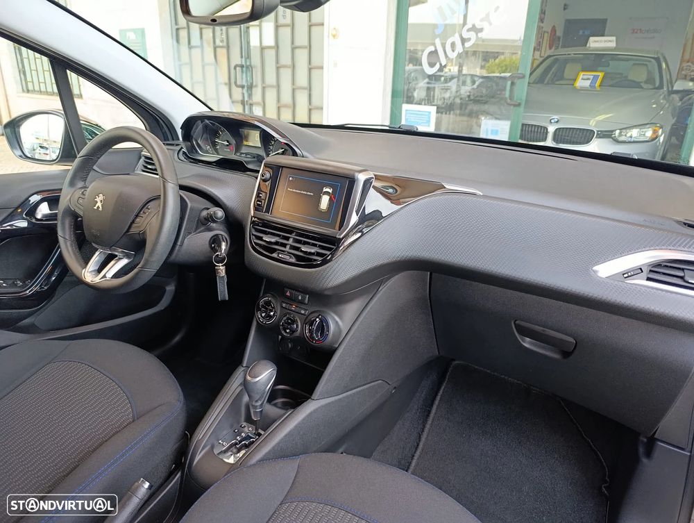 Peugeot 208 1.2 PureTech Signature EAT6 - 10