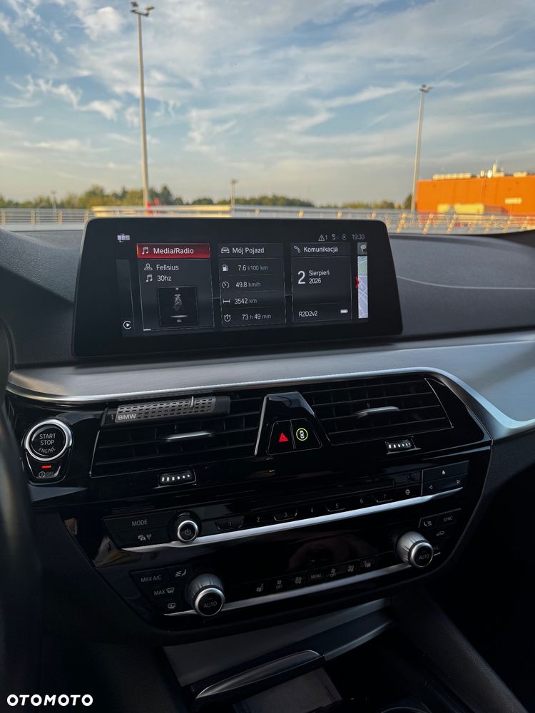 BMW Seria 5 520d Sport Line - 23