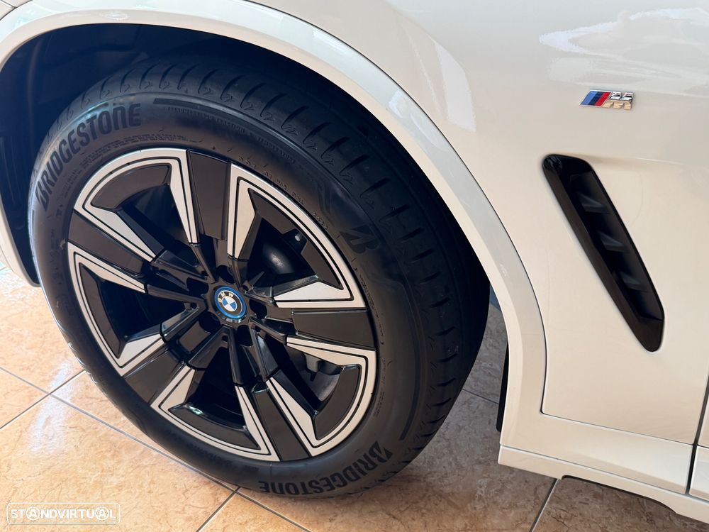 BMW iX3 M Sport Impressive - 4