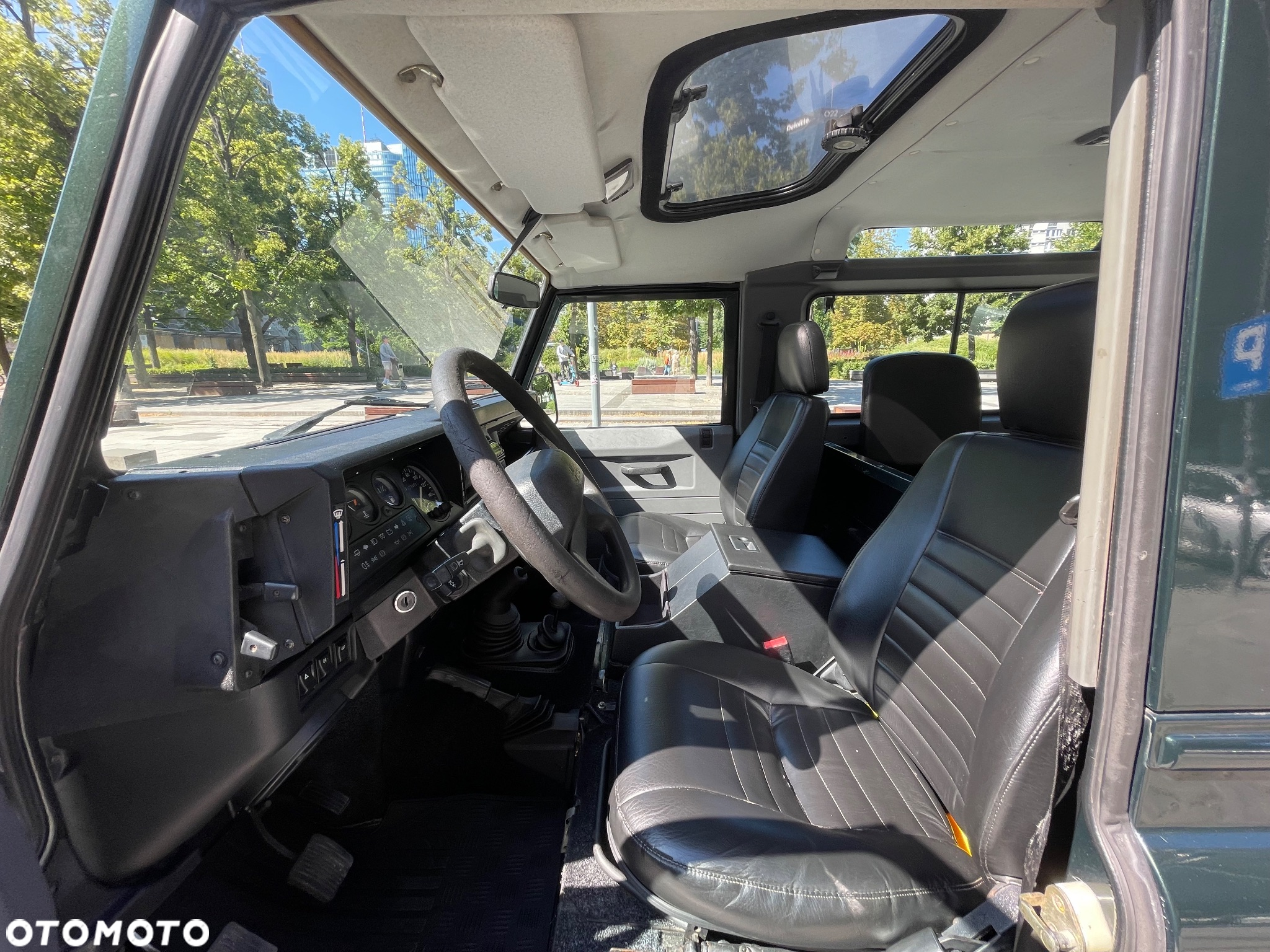 Land Rover Defender - 9