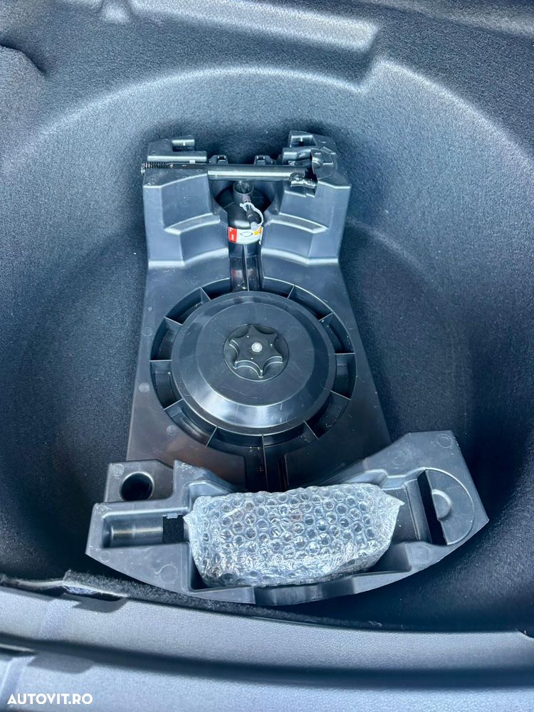 Renault Megane TCe 140 GPF LIMITED - 37