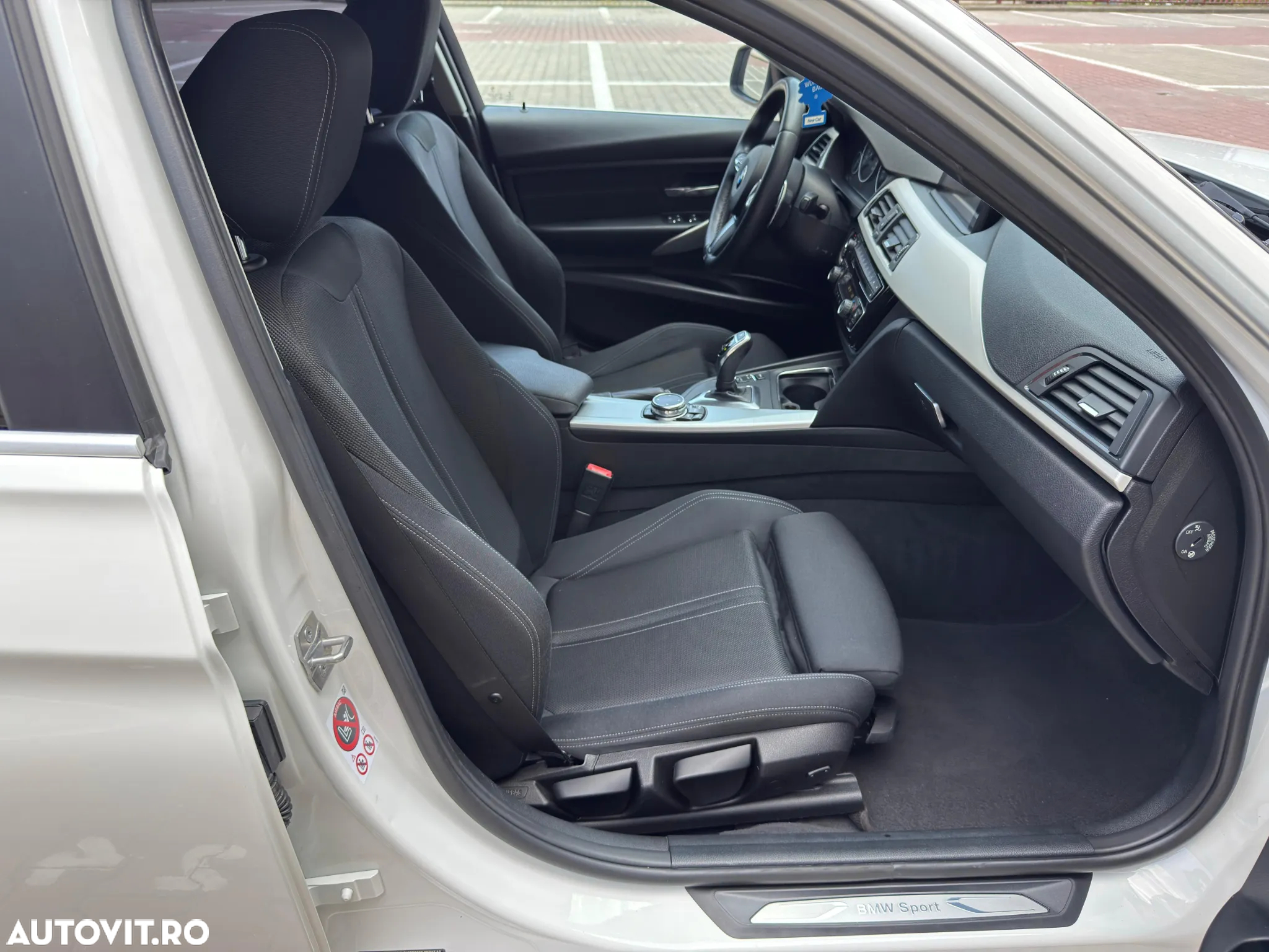 BMW Seria 3 320d Aut. Sport Line - 26