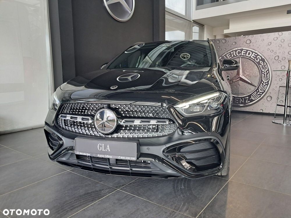 Mercedes-Benz GLA - 11