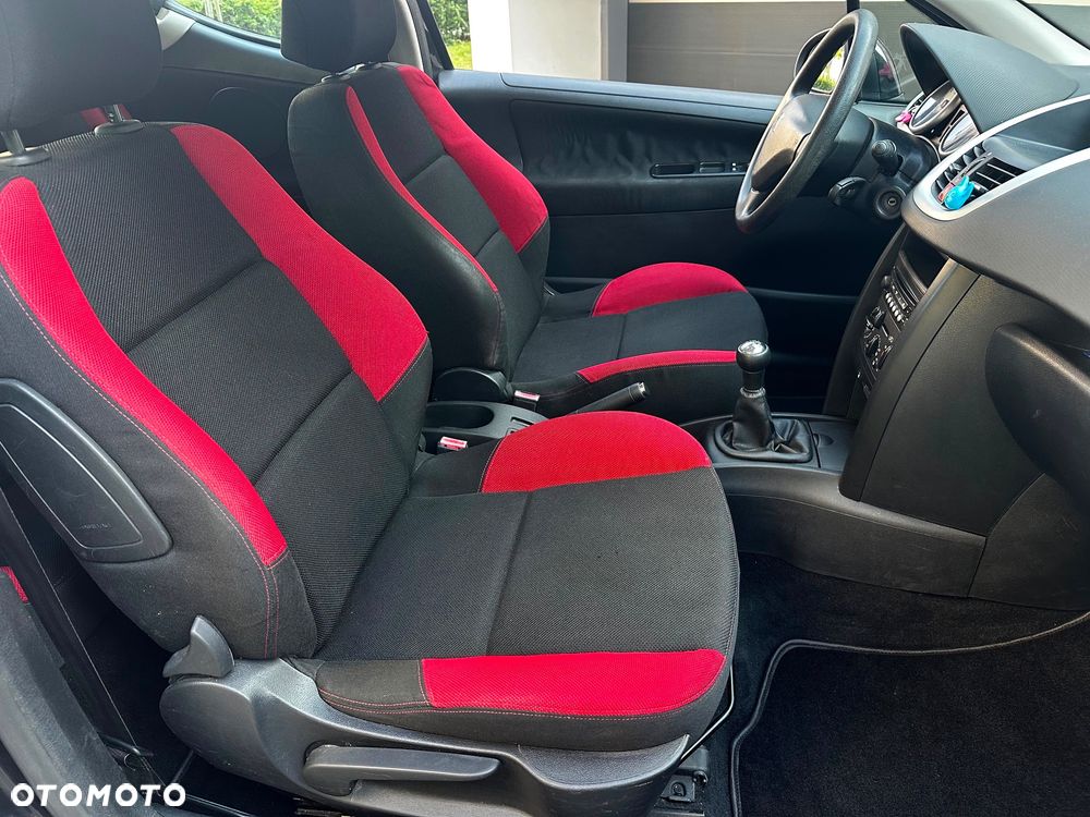 Peugeot 207 - 11