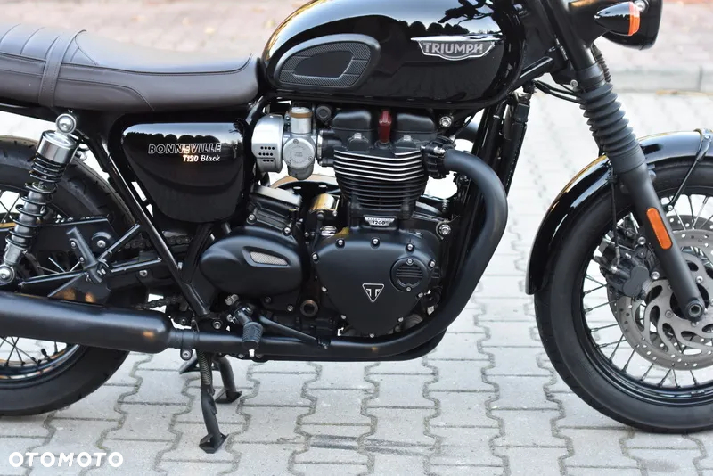 Triumph Bonneville - 9