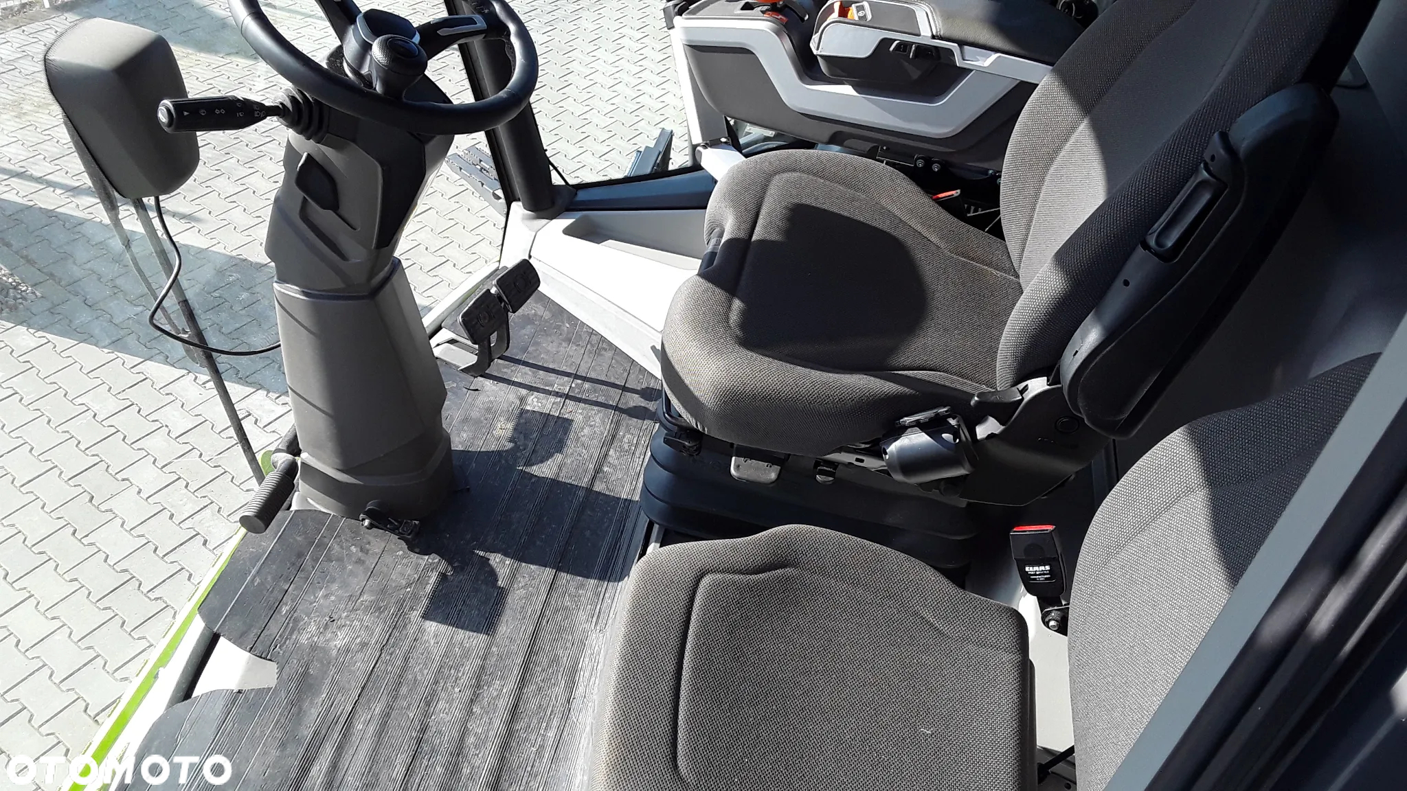 Claas TRION 650 - 9