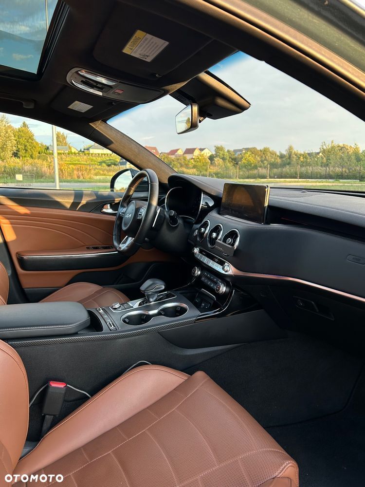 Kia Stinger - 12