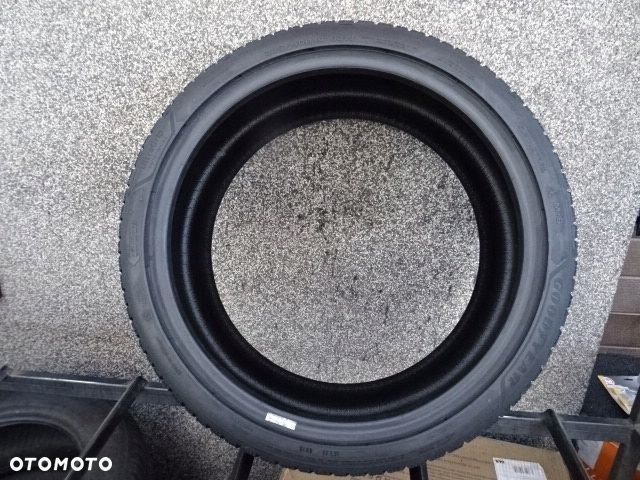225/40/R19 93W Goodyear Ultra Grip Performance 3 - 6
