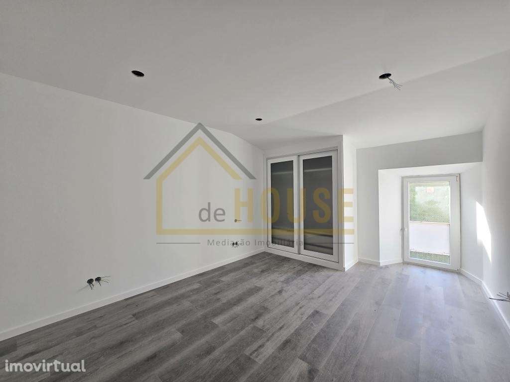 Moradia T3, com espaço exterior perto da Praia - Grande imagem: 5/15