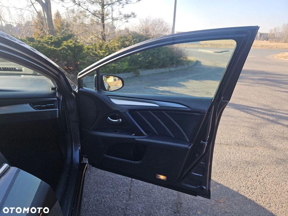 Toyota Avensis 2.0 D-4D Premium - 39