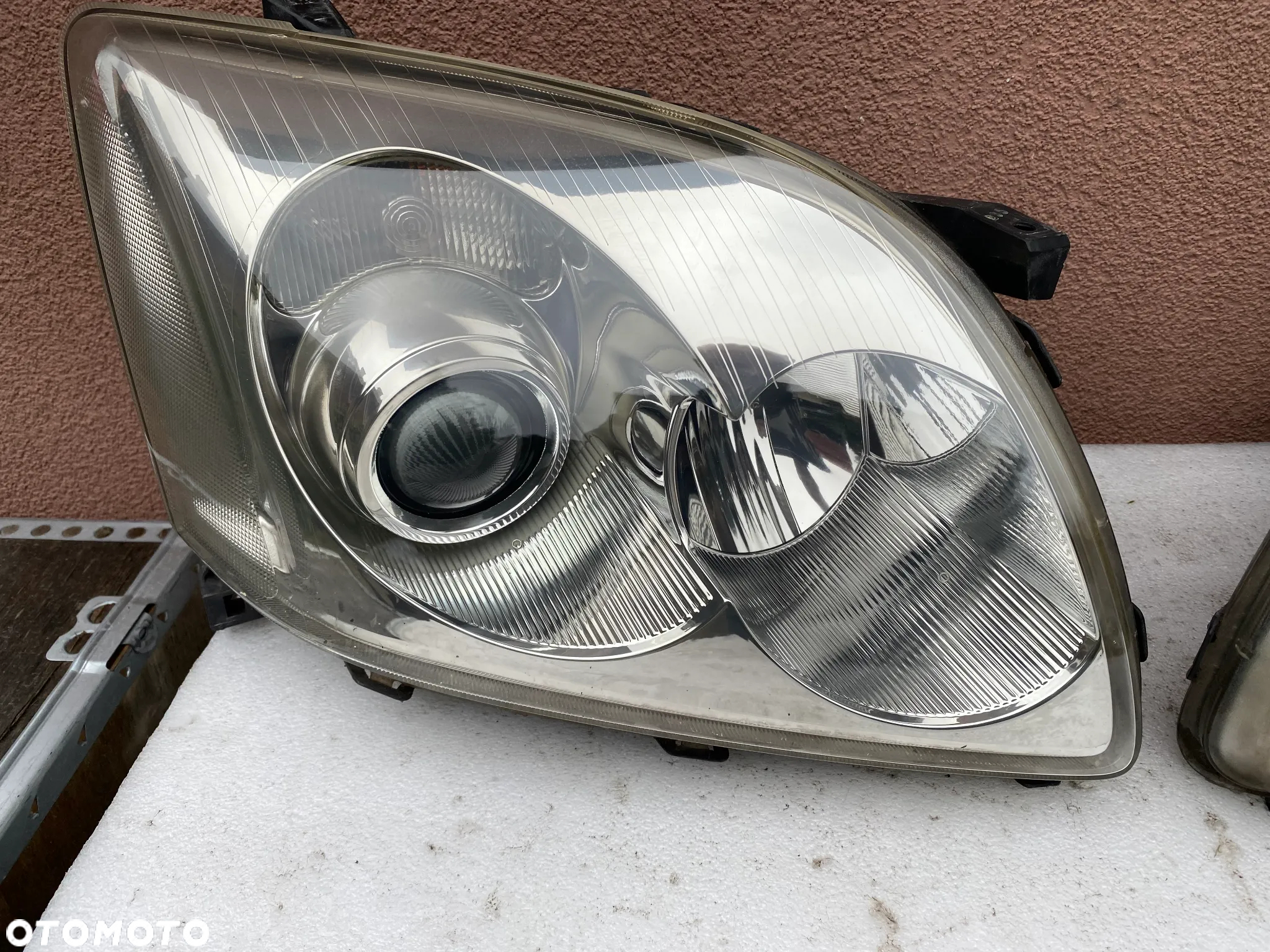 lampy avensis T25 komplet EU całe - 4