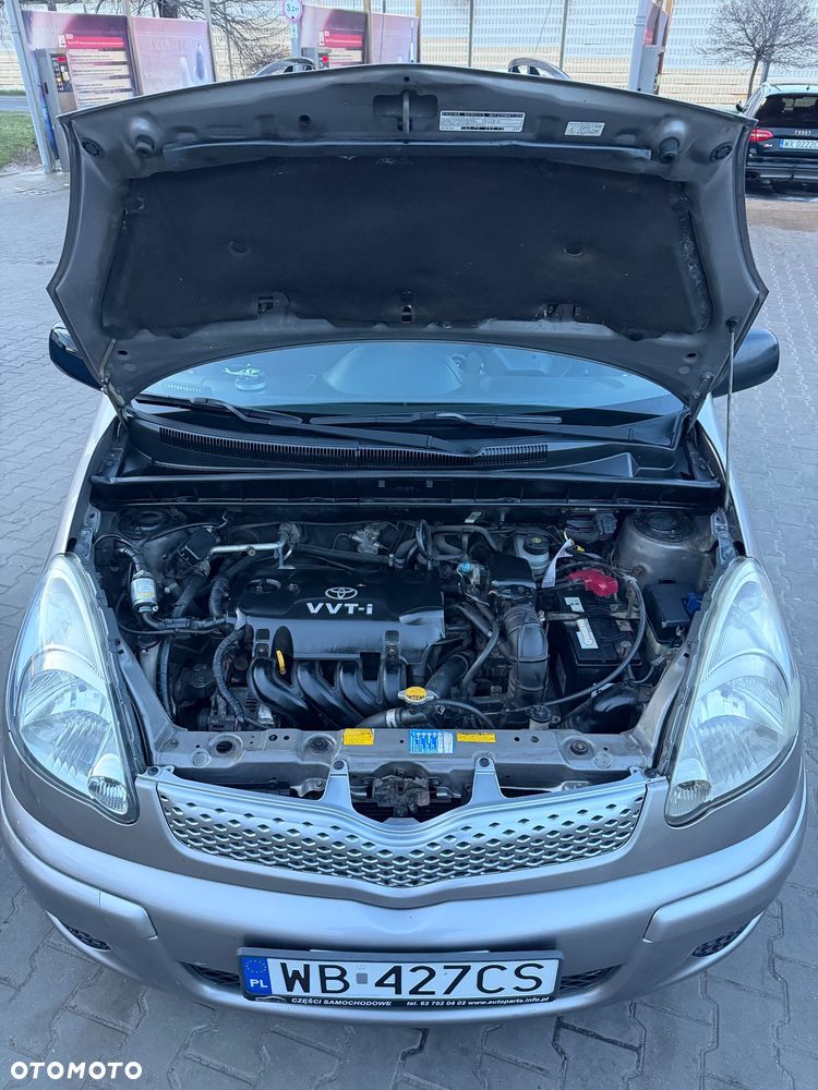 Toyota Yaris Verso 1.5 Sol - 17