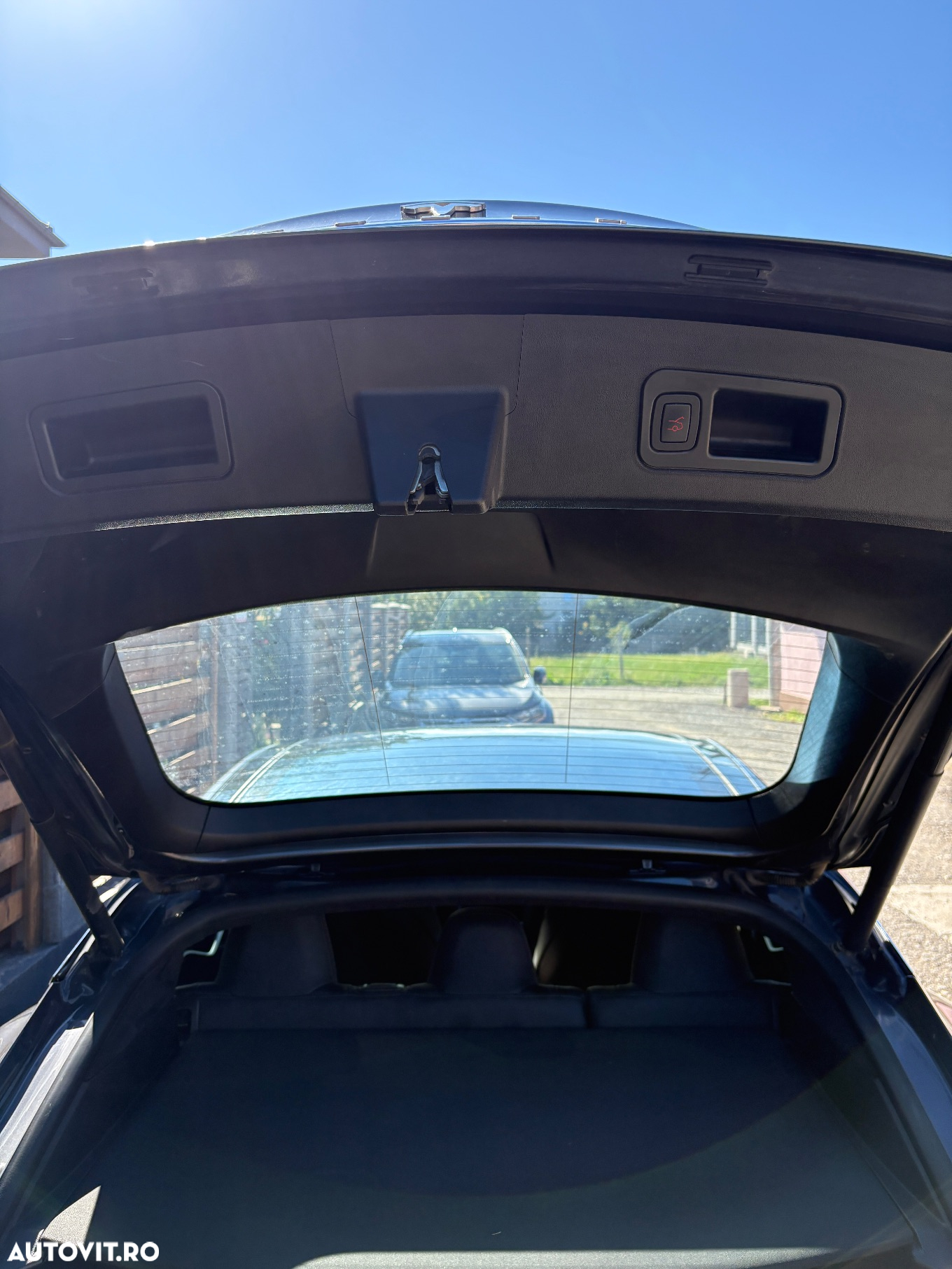Tesla Model S - 11