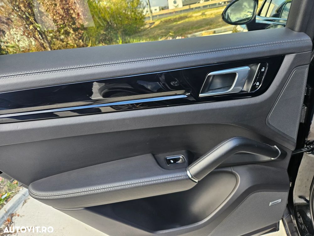 Porsche Cayenne Coupe E-Hybrid Tiptronic S Platinum Edition - 29