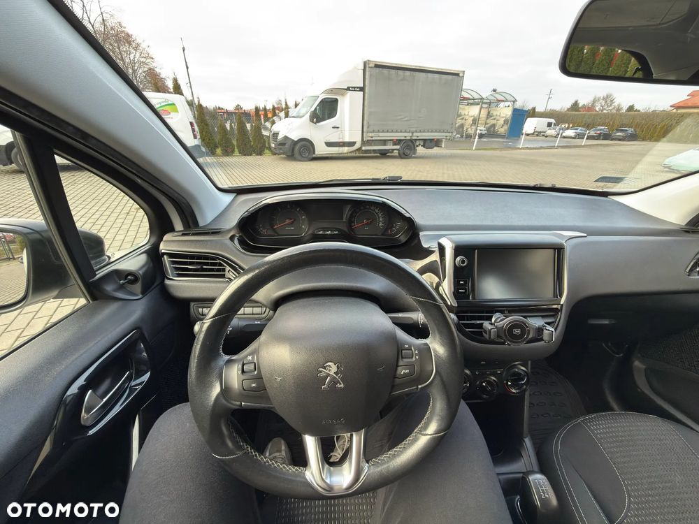Peugeot 208 - 12