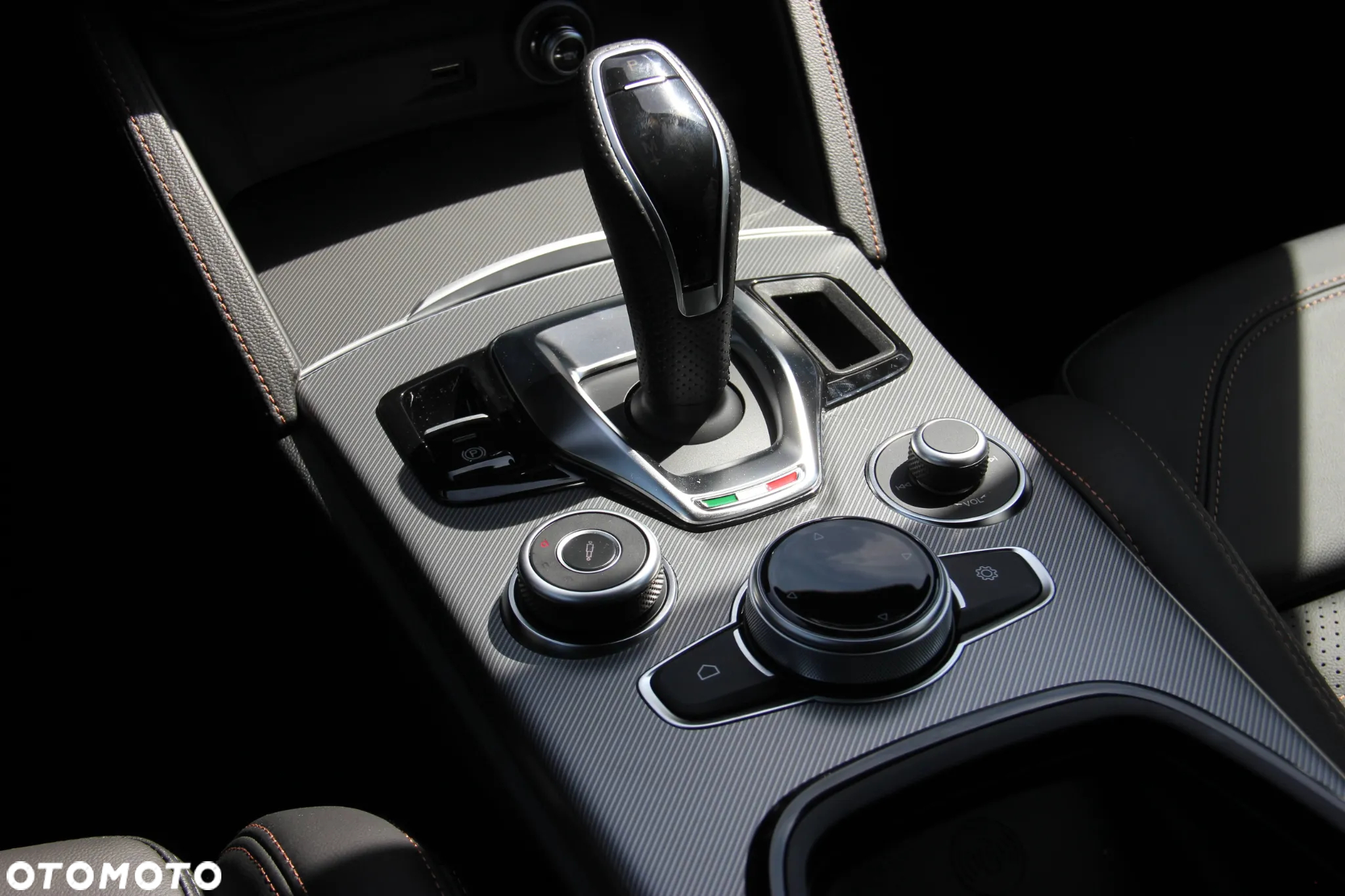 Alfa Romeo Stelvio - 16