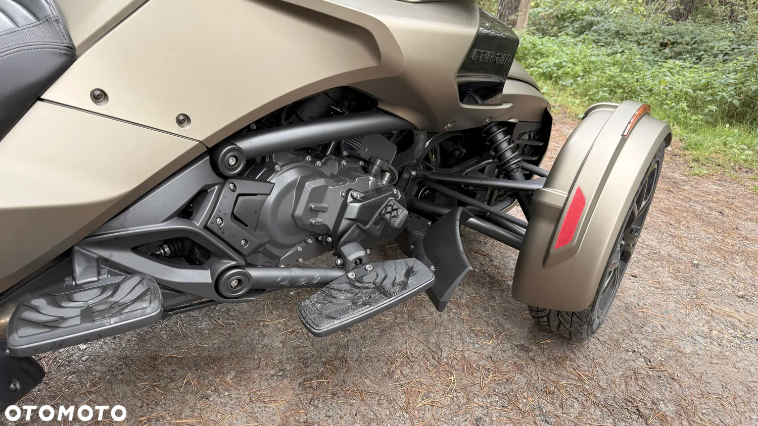Can-Am Spyder - 20