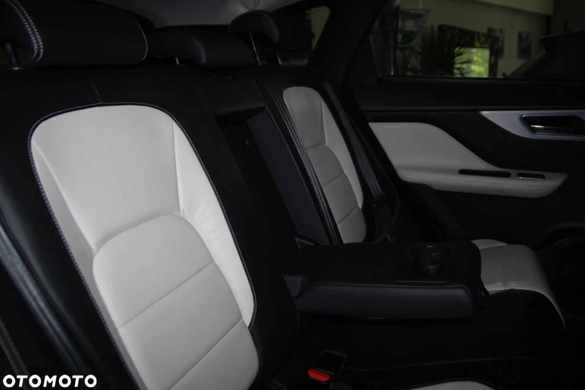Jaguar F-Pace 3.0 V6 AWD R-Sport - 11