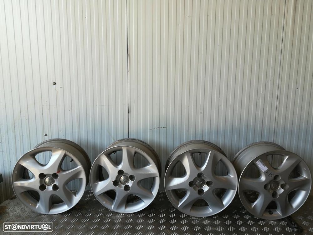 CONJUNTO DE PNEUS TOYOTA COROLLA E12 - 1