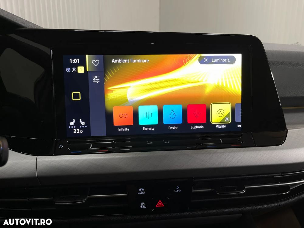 Volkswagen Golf 1.0 eTSI DSG MHEV Life - 19