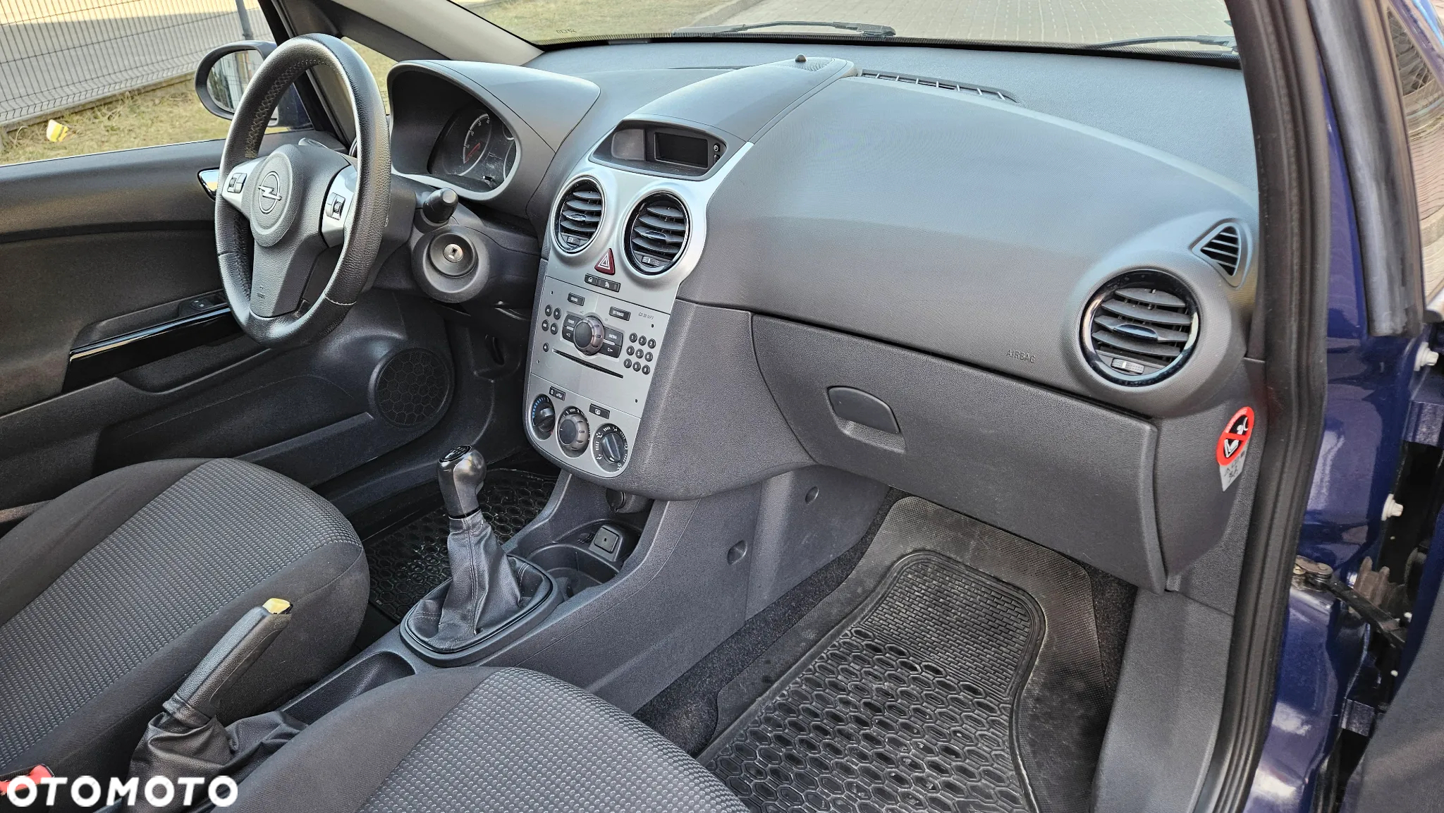 Opel Corsa 1.2 16V Essentia - 26