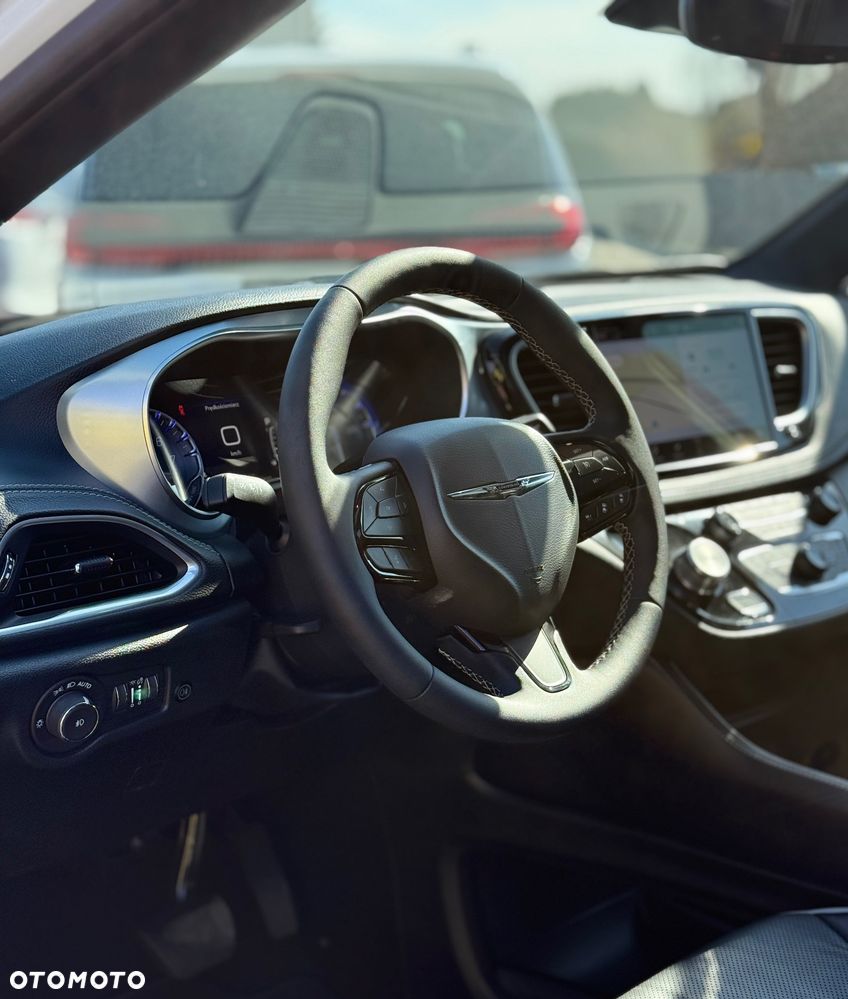 Chrysler Pacifica - 25