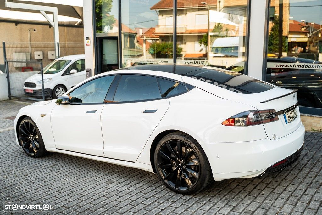 Tesla Model S - 19