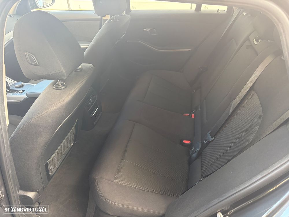 BMW 330 e Auto - 23