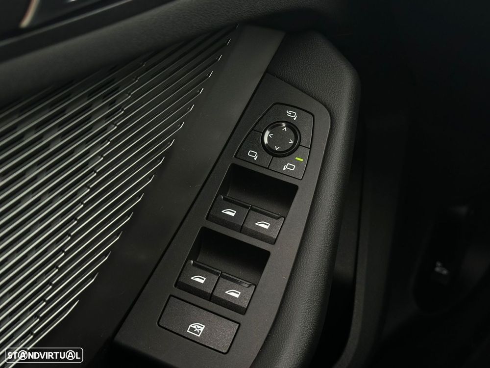 BMW 116 d Pack Desportivo M Auto - 15
