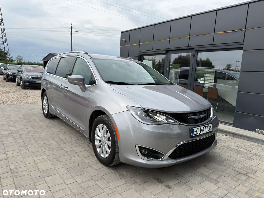 Chrysler Pacifica - 4
