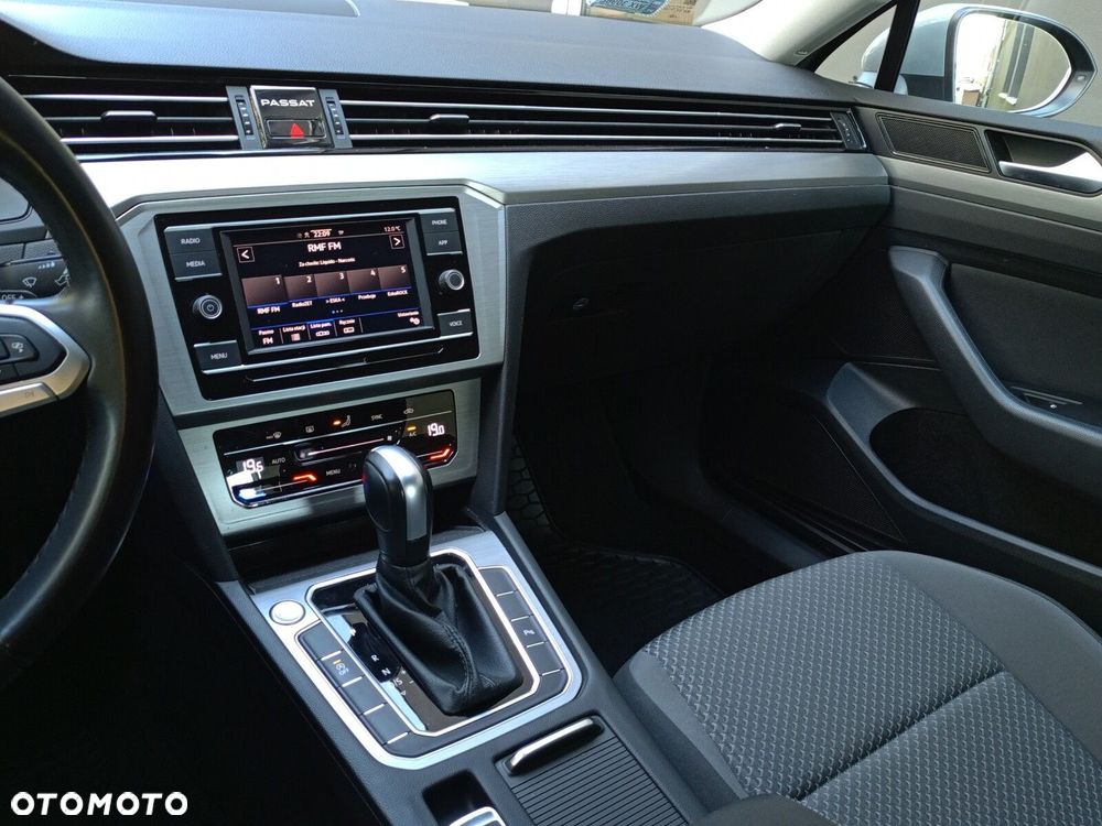 Volkswagen Passat - 13