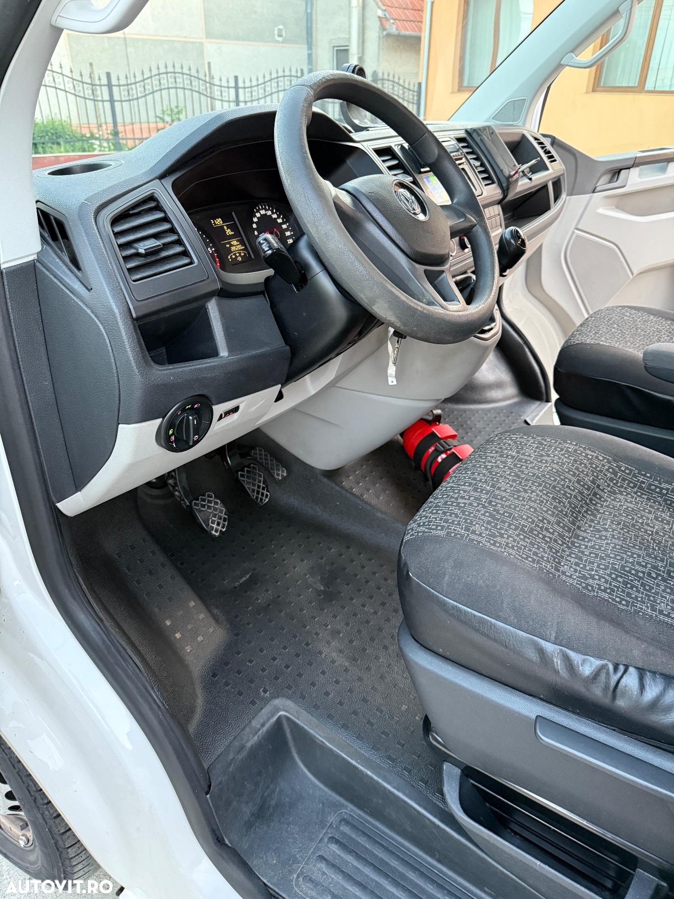 Volkswagen Transporter California T6.1 Coast Edition - 17