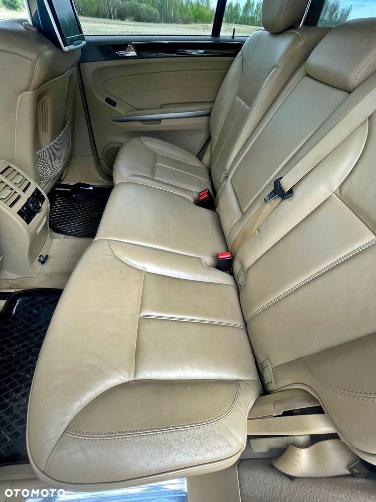 Mercedes-Benz GL - 13