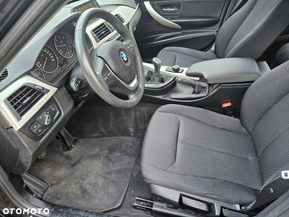 BMW Seria 3 318d - 5